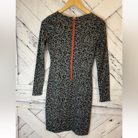 Banana Republic Gray Leopard Print Long Sleeve Sheath Dress Size 6 - Picture 4 of 4